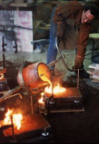 Foundry work, pouring molten metal